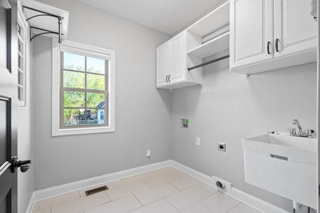 Building Photo - 250 Harrowgate Dr