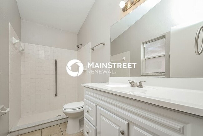 Building Photo - 3 Bedroom Pet-Friendly Home in Winter Have...