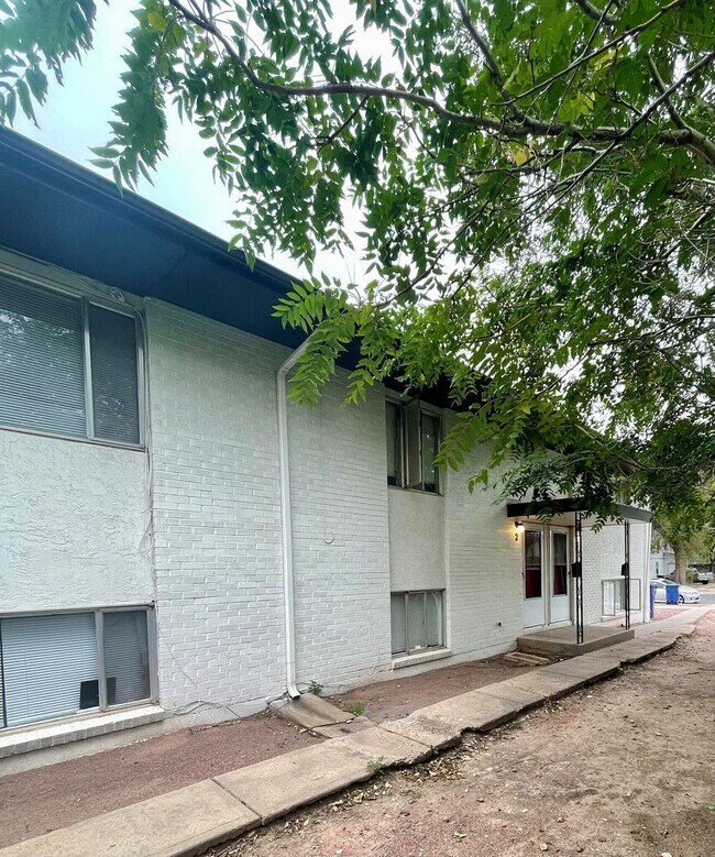 Building Photo - 1111 W Arroyo Ave