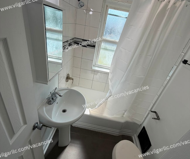 Building Photo - Newly Renovated 3- Bedrooms,  1-Bathroom Home