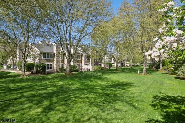 Building Photo - 14 Exeter Rd