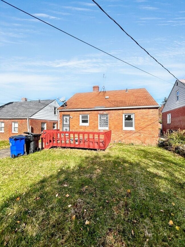 Building Photo - Adorable 3-Bedroom Home with Bright, Invit...
