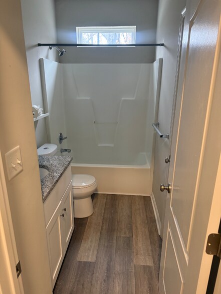 Building Photo - 952 George Washington Hwy N