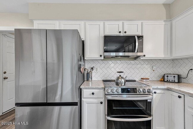 Building Photo - Welcome to Woodlands!