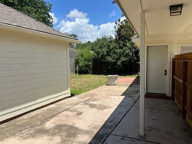 Building Photo - Eagle Springs Home Ready for Immediate Occupancy