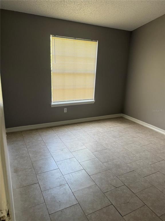 Building Photo - 1948 Lake Atriums Cir