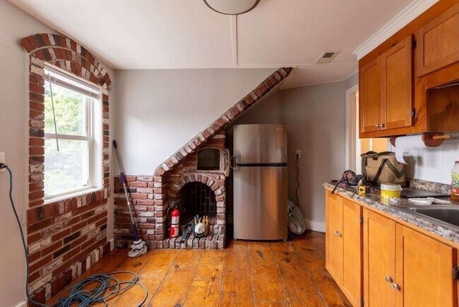 Primary Photo - 152 East St