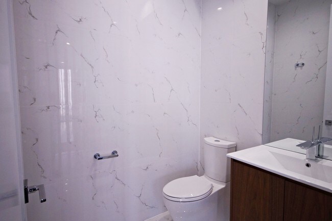 Building Photo - 5 Washington Pl