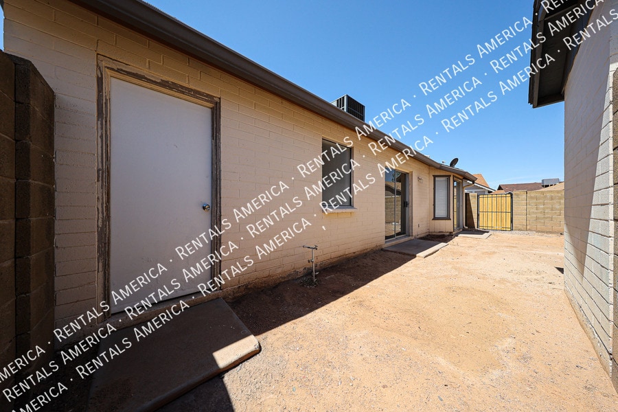 Building Photo - 1055 N Recker Rd