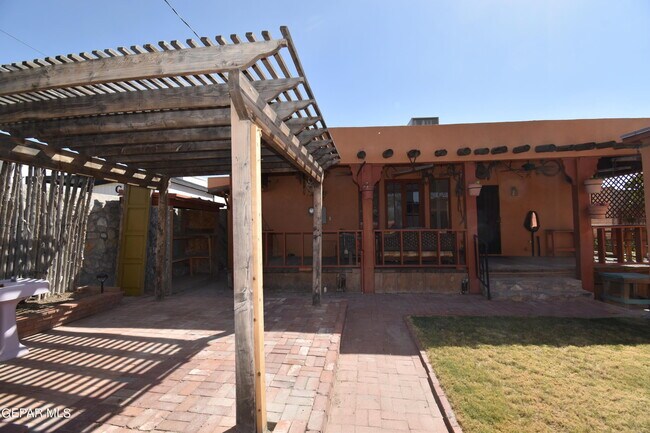 Building Photo - 515 Gregory Ave