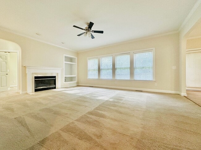 Building Photo - 5 BD, 4 BA Beautiful Wakefield Home