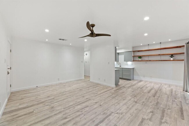 Building Photo - 5602 Woodrow Ave