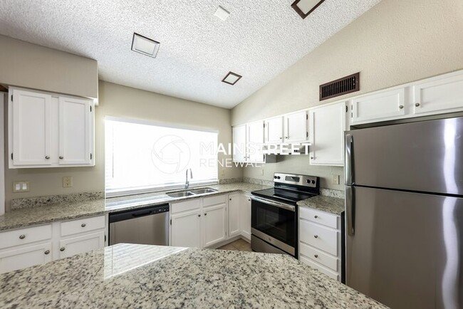 Building Photo - 6202 W Sunnyside Dr