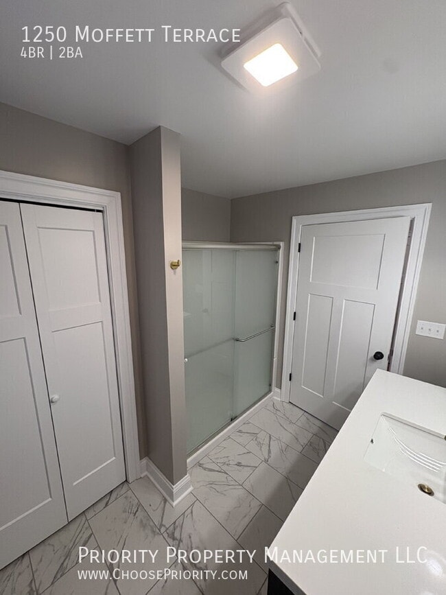 Building Photo - 1250 Moffett Terrace