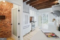 Building Photo - 320 Iona Ave