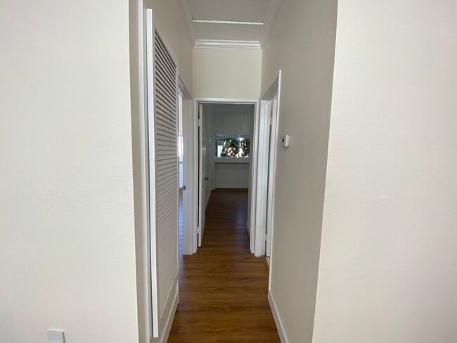 Building Photo - Upstairs 2BD Apartment Home! Great PB Location! Garage! AC!