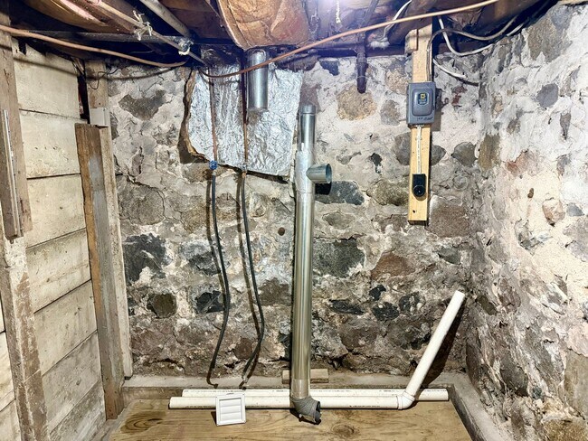 Building Photo - 407 N State St