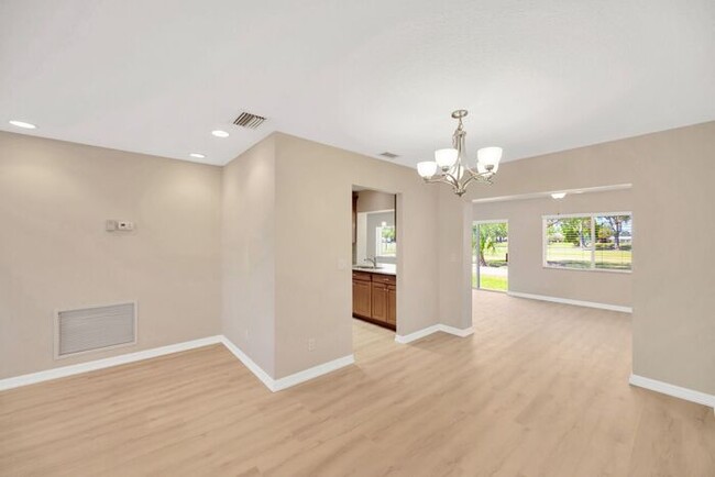 Building Photo - 2 BR, 2 BA Home in the Mainlands on the 18...