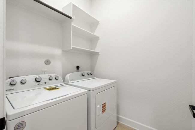 Building Photo - 8324 Corinth St