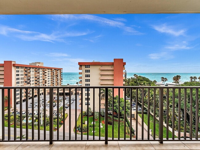 Building Photo - 1150 Hillsboro Mile