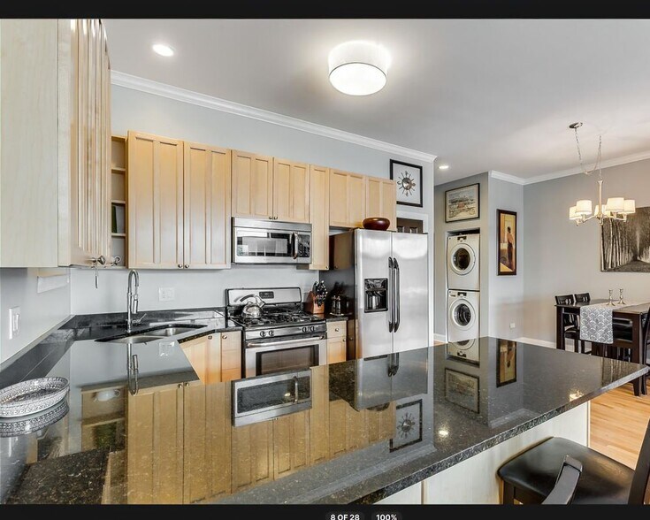 Building Photo - 2740 W Belmont Ave