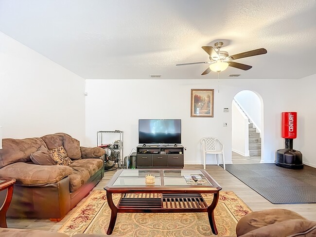 Building Photo - 9856 Ashburn Lake Dr