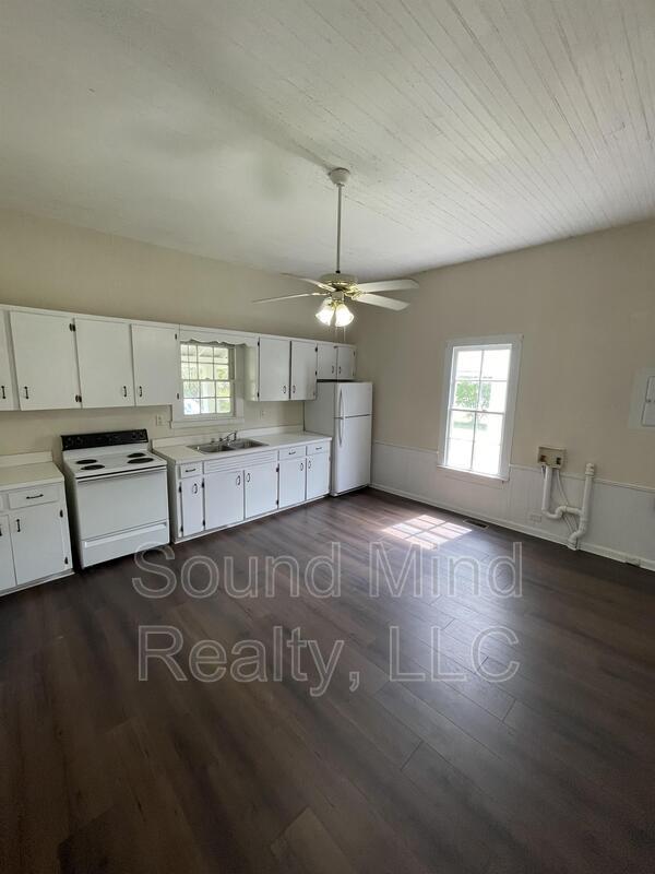Building Photo - 264 Kivett Rd