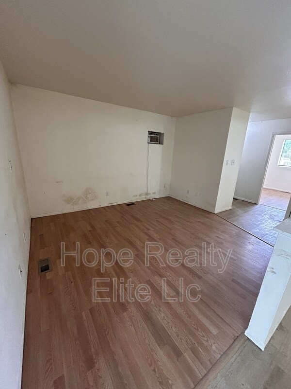 Building Photo - 334 Fairway S