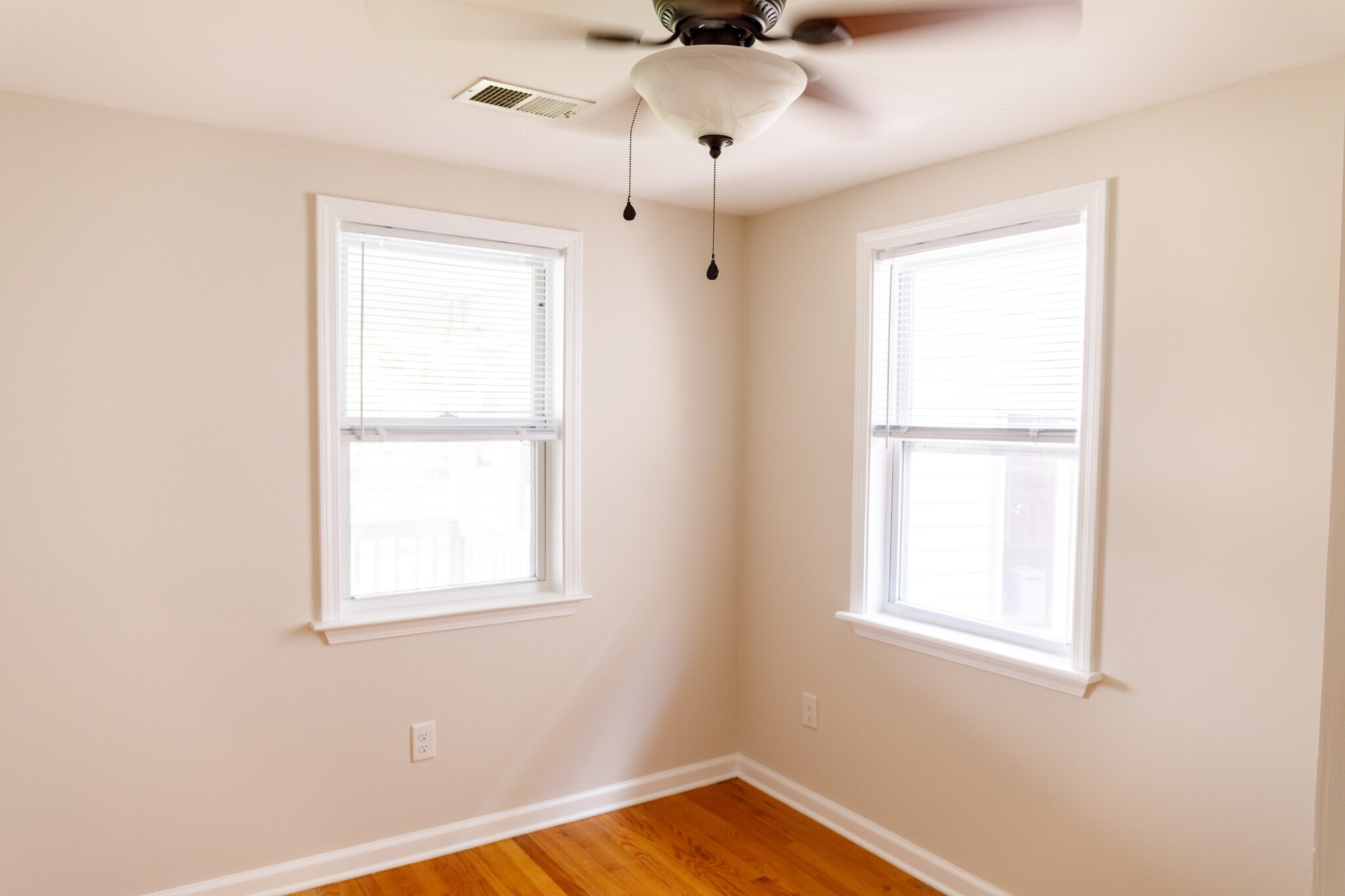 Building Photo - 116 America St