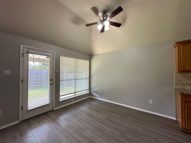 Building Photo - 7110 Creekstone