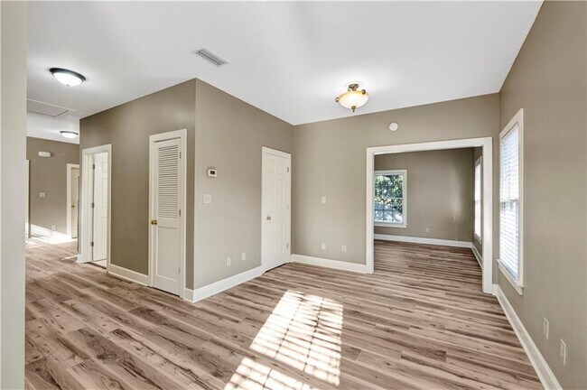 Building Photo - 305 Jackson St N