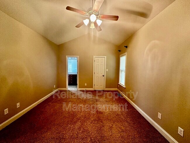 Building Photo - 190 Finley Ct