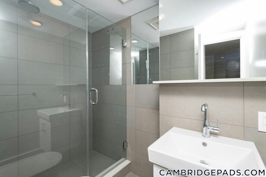 Building Photo - 334 Harvard St