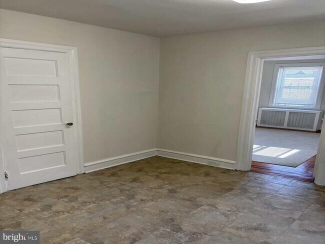 Building Photo - 5450 Diamond St