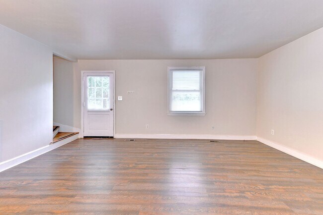 Building Photo - 606 Yorktown Rd