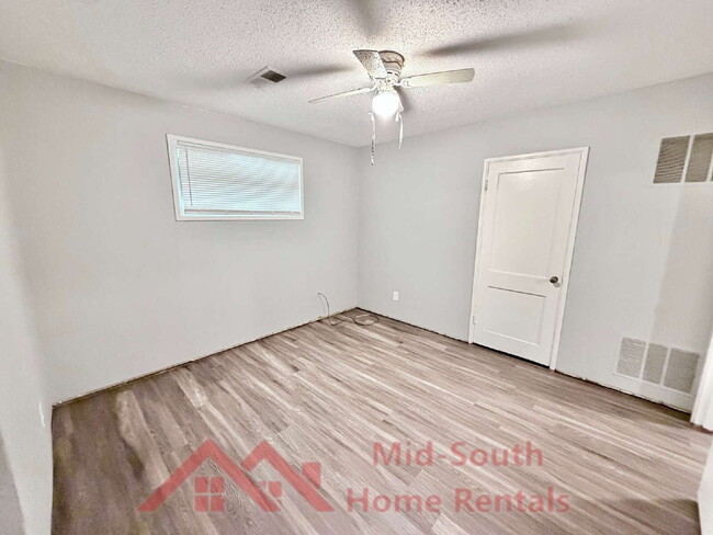 Building Photo - 4050 Pikes Peak Ave