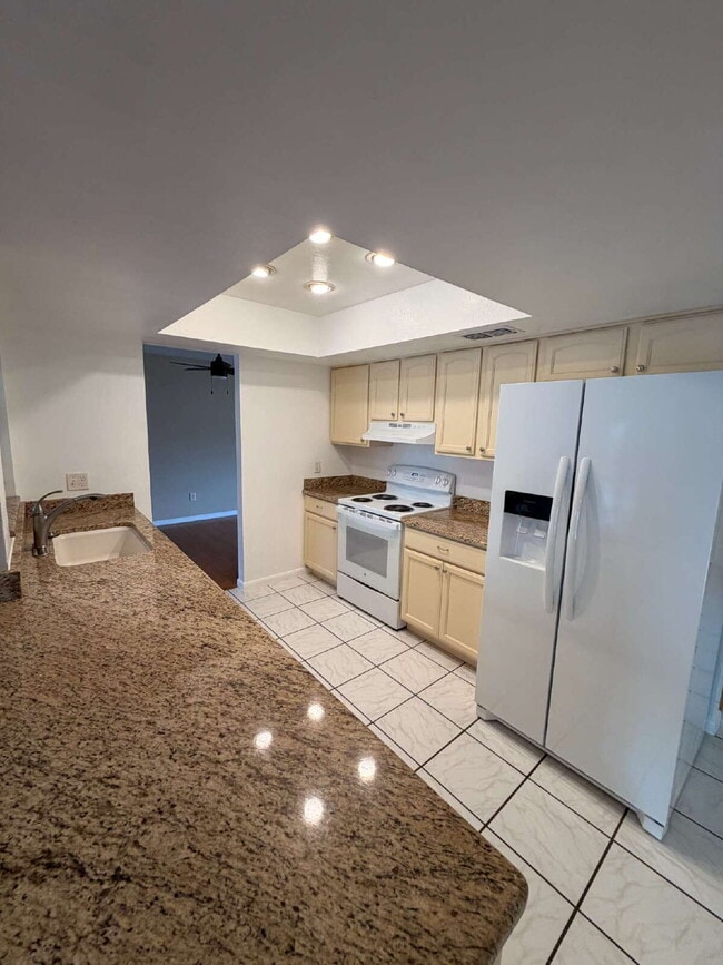 Building Photo - PRIVATE POOL HOME | 3 BED / 2 BATH | FENCED YARD | GARAGE | PET FRIENDLY