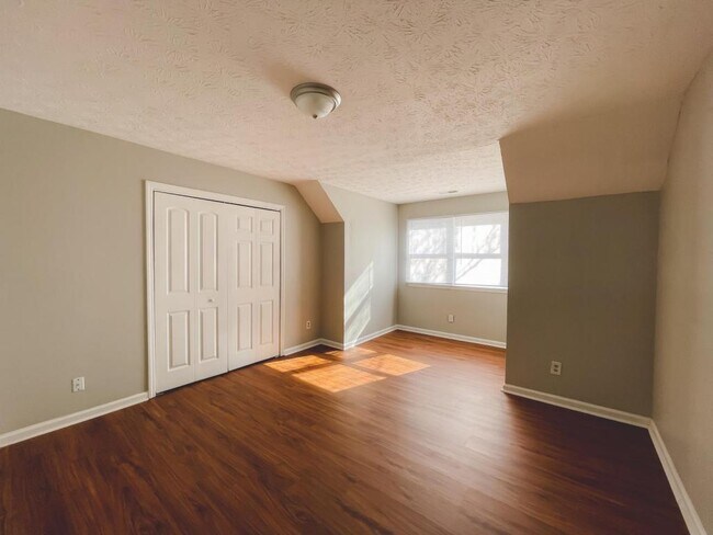 Building Photo - 2021 Hunters Cove Dr