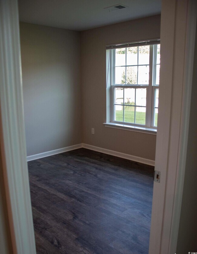 Building Photo - 720 Charter Dr
