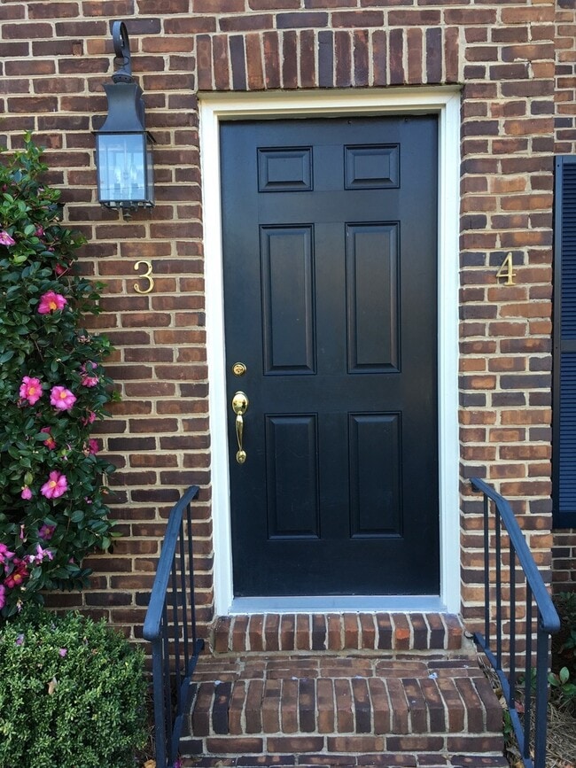 Building Photo - 110 Milledge Terrace