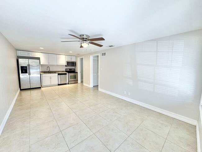Building Photo - ** TREETOPS OF NAPLES ** 1 BED / 1 BATH - CONDO - SOUTH NAPLES - ANNUAL RENTAL