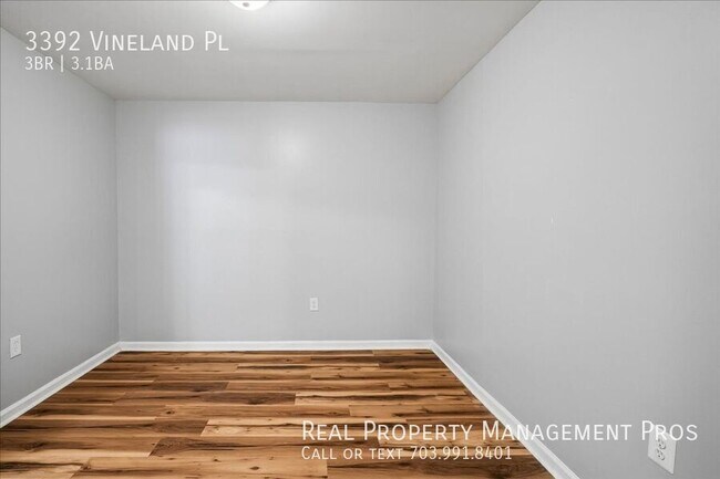 Building Photo - 3392 Vineland Pl