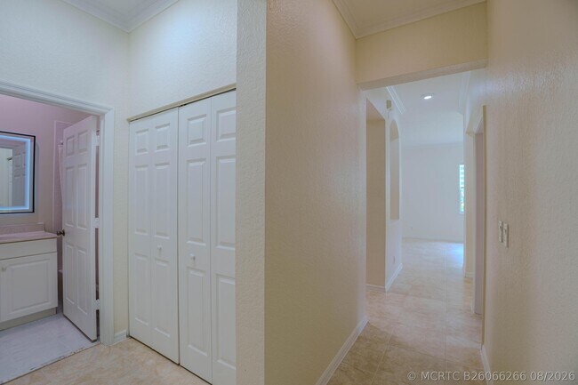 Building Photo - 5733 NW 119th Dr