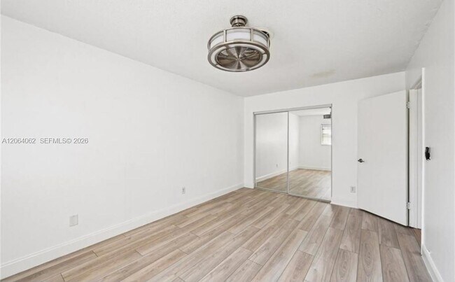 Building Photo - 86 N El Mar Dr