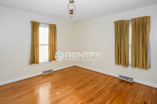 Building Photo - 606 Milford Hills Rd