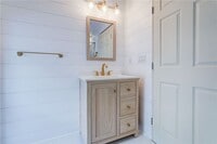 Building Photo - 413 Caroline St