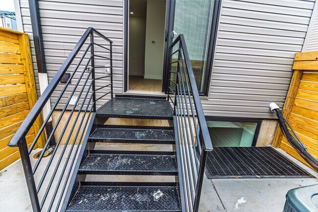 Building Photo - 137 E Cumberland St