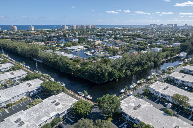 Building Photo - 6299 Bay Club Dr