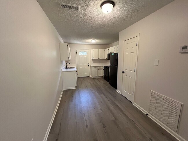 Building Photo - 1154-1160 S Washington Ave