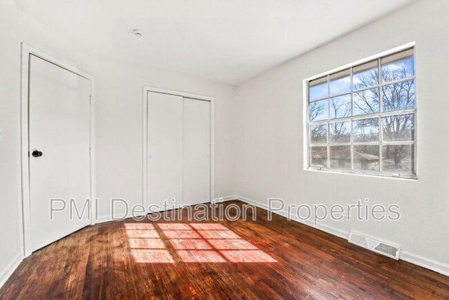 Building Photo - 3542 N 60 St